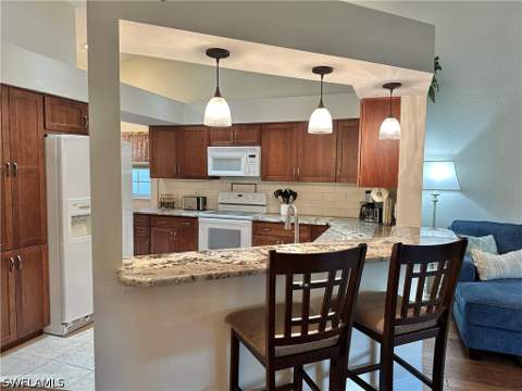 354 Dover Pl 202, Naples FL - photo 10 of 42