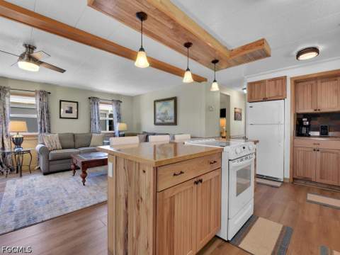 300 Shoreland Dr, Fort Myers FL - photo 7 of 30