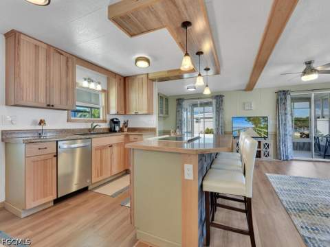 300 Shoreland Dr, Fort Myers FL - photo 9 of 30