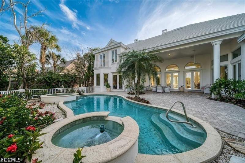 4 bedroom SingleFamilyResidence at 2402 Wulfert Rd, Sanctuary At Wulfert, Sanibel — photo 4