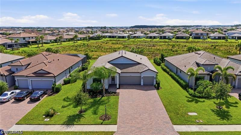 4 bedroom SingleFamilyResidence at 20273 Kingmont Dr, Verdana Village, Estero — photo 2