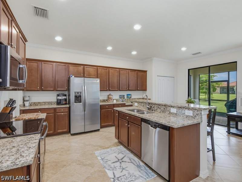 5 bedroom SingleFamilyResidence at 1577 Vizcaya Ln, Artesia, Naples — photo 4