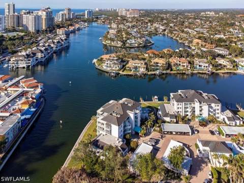 4255 Gulf Shore Blvd N 107, Naples FL - photo 10 of 15