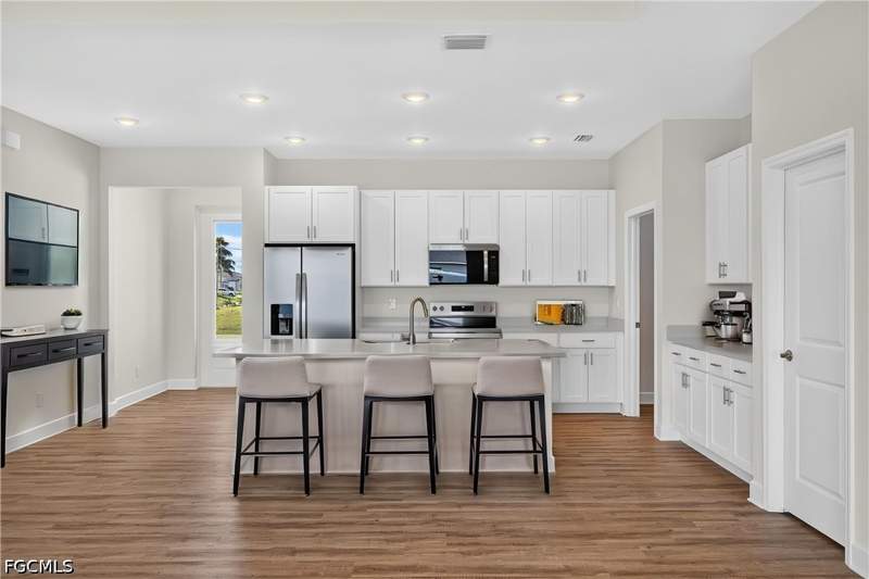 4 bedroom SingleFamilyResidence at 634 NW 26th St, Cape Coral, Cape Coral — photo 4