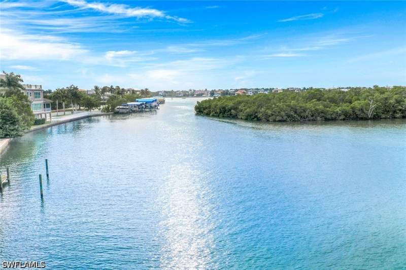 4 bedroom SingleFamilyResidence at 249 3rd St, Little Hickory Shores, Bonita Springs — photo 3