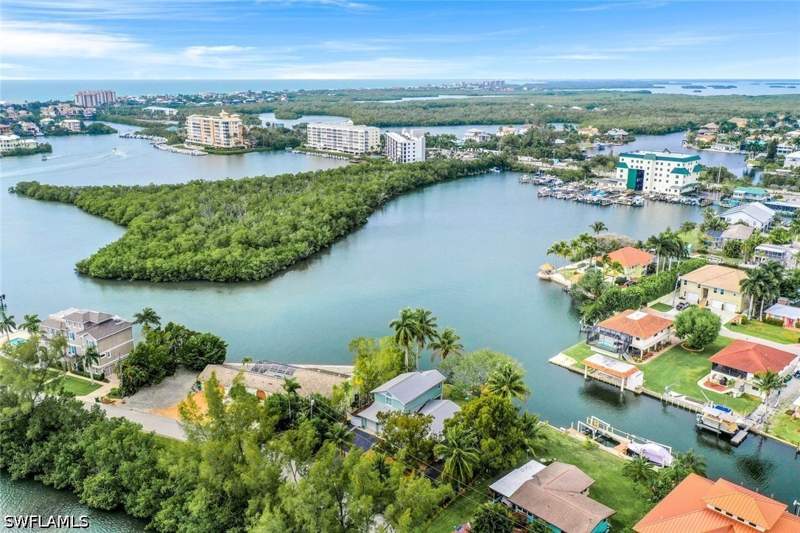 4 bedroom SingleFamilyResidence at 249 3rd St, Little Hickory Shores, Bonita Springs — photo 4