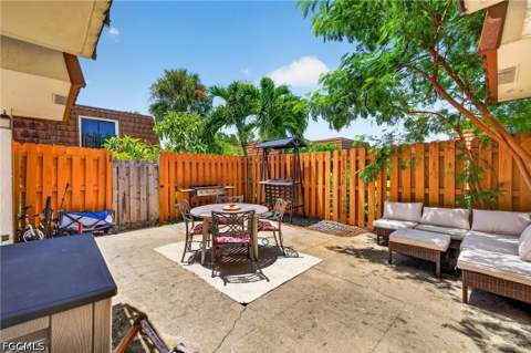 1448 Park Shore Cir 2, Fort Myers FL - photo 21 of 24
