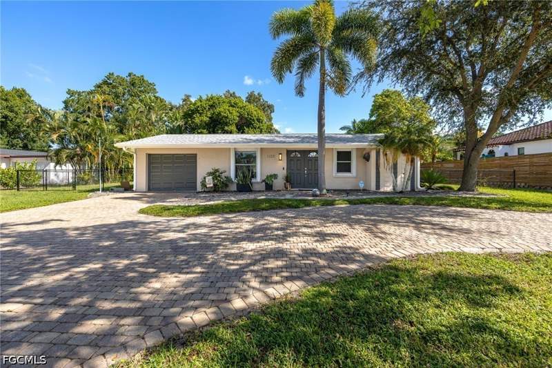 3 bedroom SingleFamilyResidence at 1223 Biltmore Dr, Caloosa View, Fort Myers — photo 2
