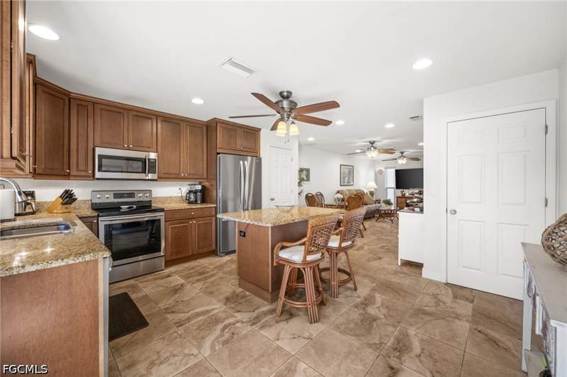 2 bedroom Condominium at 4803 SW Santa Barbara Ct 8, Parkway Place Condo, Cape Coral — photo 5