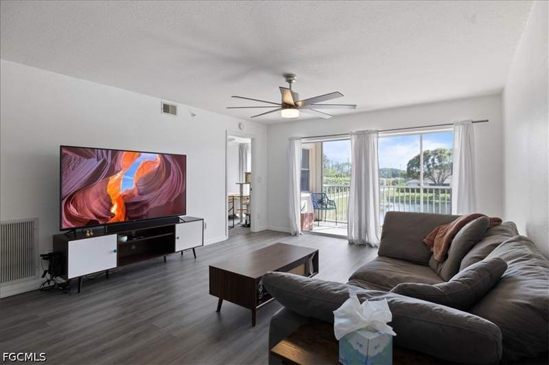 2 bedroom Condominium at 9660 Victoria Ln 206, Victoria Shores, Naples — photo 2