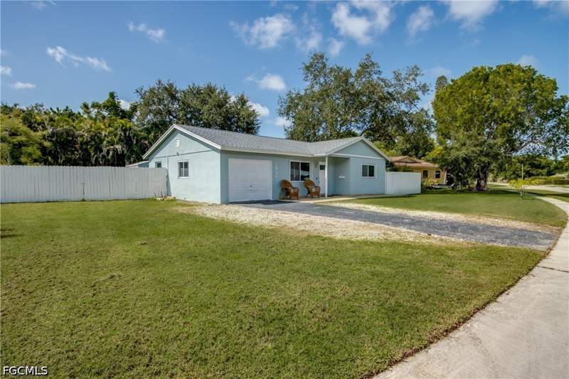 3 bedroom SingleFamilyResidence at 2912 Poinciana Dr, Poinciana Village, Naples — photo 2