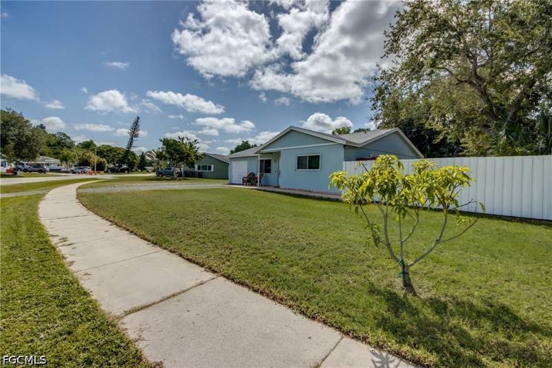 3 bedroom SingleFamilyResidence at 2912 Poinciana Dr, Poinciana Village, Naples — photo 5