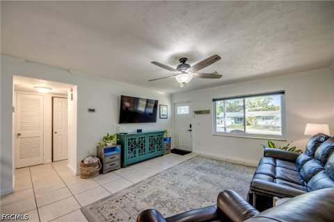 2912 Poinciana Dr, Naples FL - photo 9 of 47