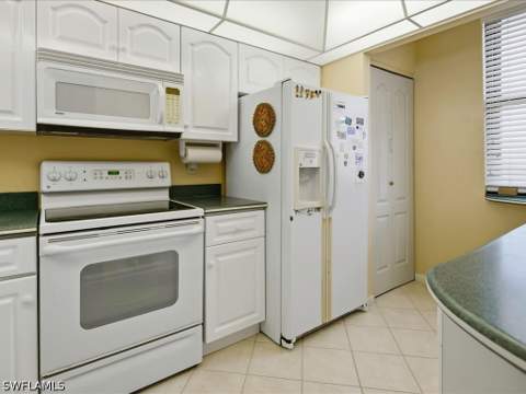 320 Seaview Ct 904, Marco Island FL - photo 23 of 40