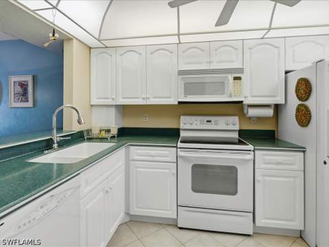 320 Seaview Ct 904, Marco Island FL - photo 24 of 40