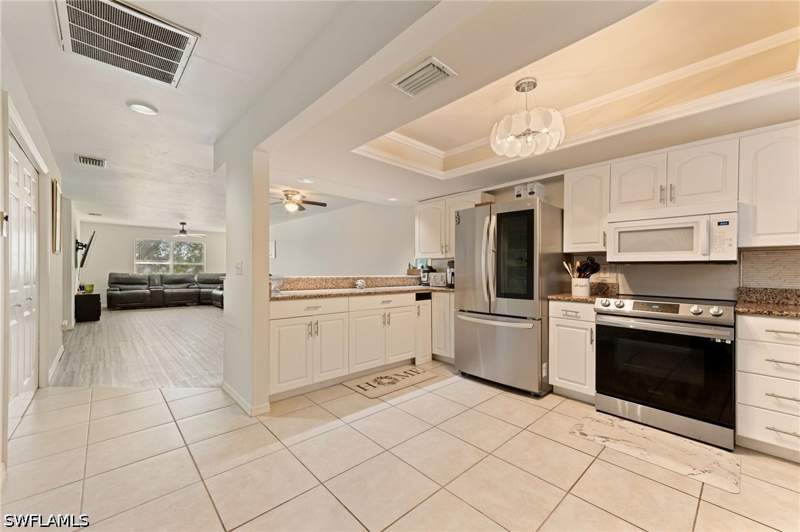 2 bedroom Condominium at 6750 Lone Oak Blvd C, Barrington, Naples — photo 3