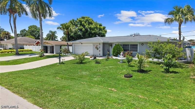 4 bedroom SingleFamilyResidence at 4109 29th Pl SW, Golden Gate City, Naples — photo 2