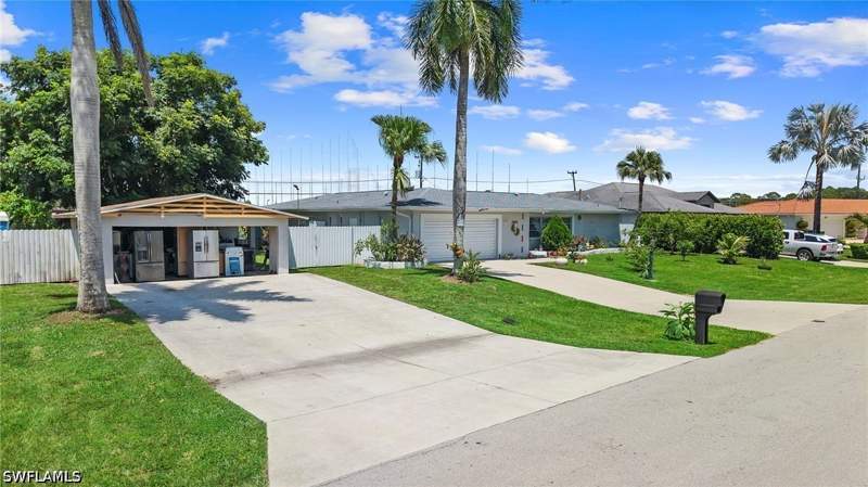 4 bedroom SingleFamilyResidence at 4109 29th Pl SW, Golden Gate City, Naples — photo 4