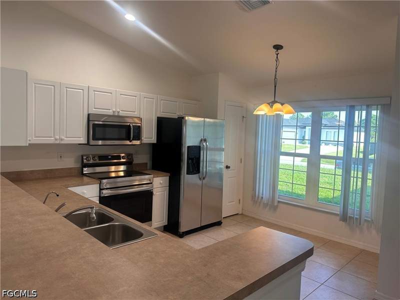 3 bedroom SingleFamilyResidence at 3009 37th St W, Lehigh Acres, Lehigh Acres — photo 2