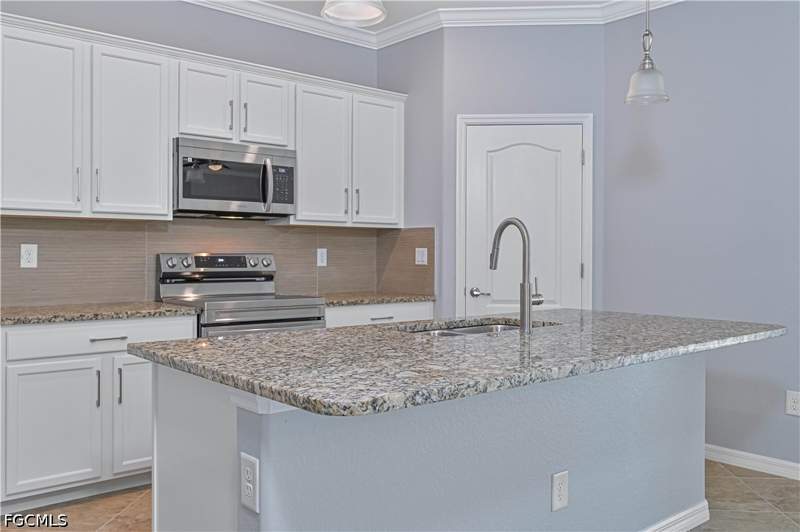 4 bedroom SingleFamilyResidence at 16088 Palmetto Prairie Dr, Hampton Lakes, Alva — photo 5