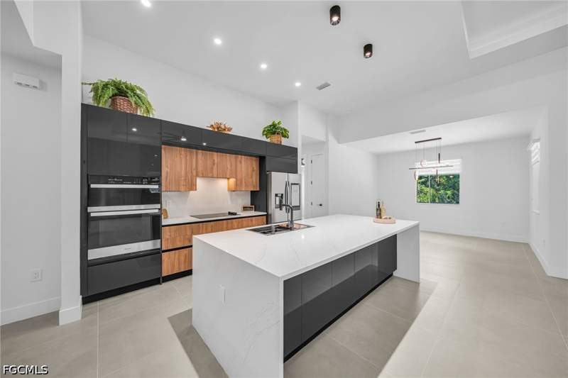 3 bedroom SingleFamilyResidence at 2012 Robert Ave, Lehigh Acres, Alva — photo 4