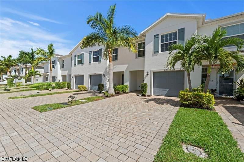 3 bedroom Townhouse at 15381 Wildflower Cir, Meadowood, Naples — photo 2