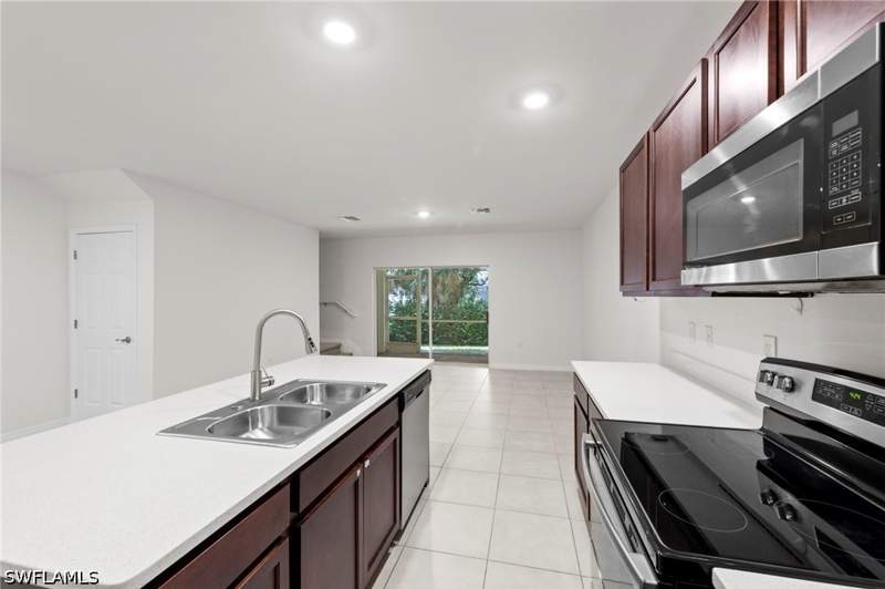 3 bedroom Townhouse at 15381 Wildflower Cir, Meadowood, Naples — photo 4