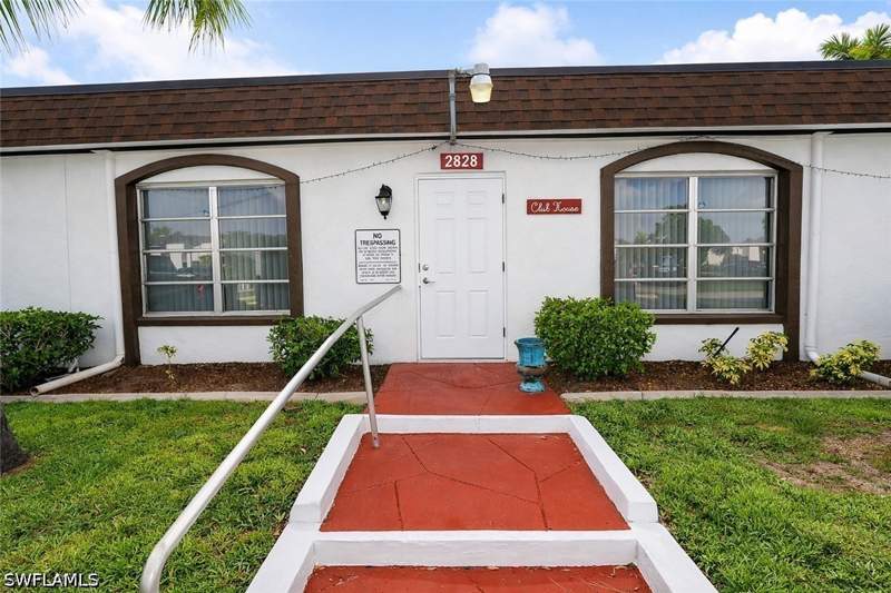 2 bedroom Condominium at 2828 Jackson St C5, Villa Capri Condominium, Fort Myers — photo 2