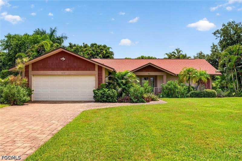 3 bedroom SingleFamilyResidence at 5710 Basswood Ct, Whiskey Creek Club Estates, Fort Myers — photo 2