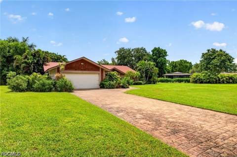 5710 Basswood Ct, Fort Myers FL - photo 7 of 43