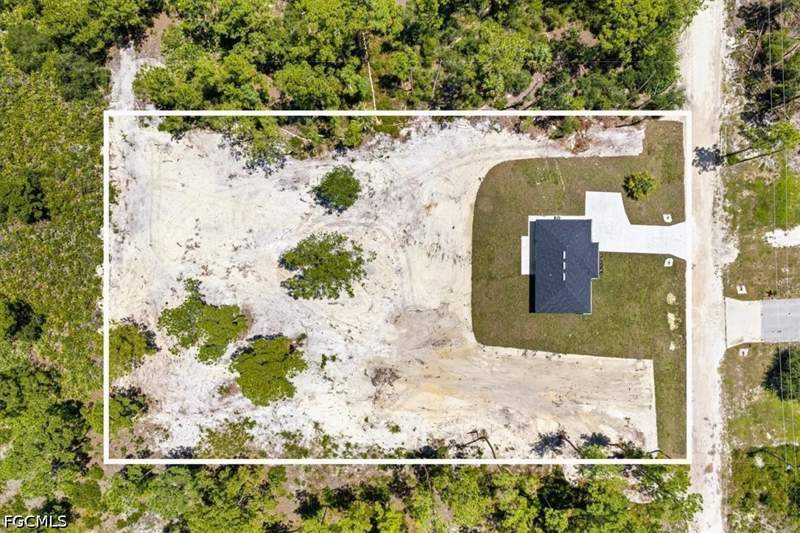 4 bedroom SingleFamilyResidence at 7644 19th Ter, Wheelers Subd, Labelle — photo 2