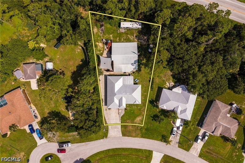 3 bedroom SingleFamilyResidence at 11402 Habersham Ct, Timberbend Subd, North Fort Myers — photo 2