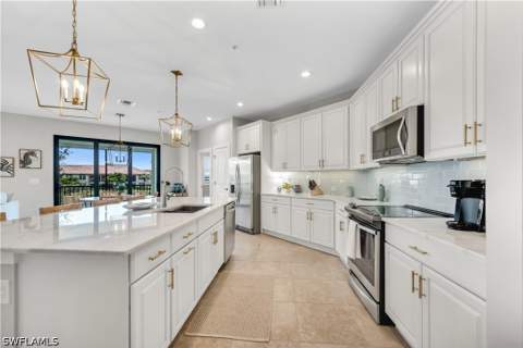 15140 Palmer Lake Cir 201, Naples FL - photo 7 of 18