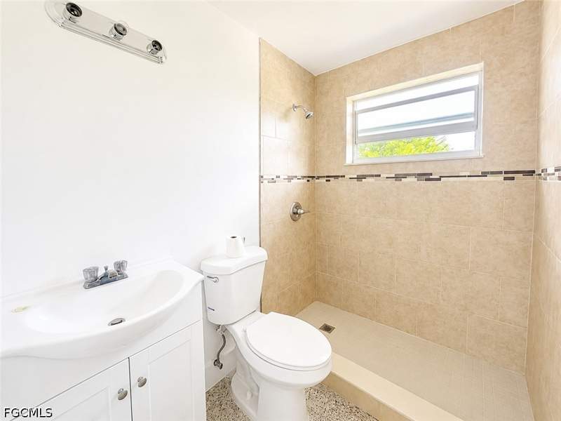 3 bedroom SingleFamilyResidence at 298 6th St NW, Moore Haven, Moore Haven — photo 5
