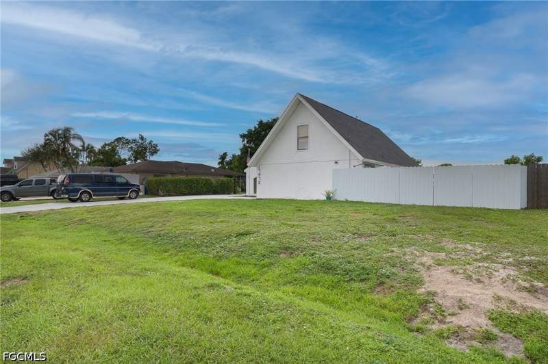 3 bedroom SingleFamilyResidence at 17472 Phlox Dr, San Carlos Park, Fort Myers — photo 5