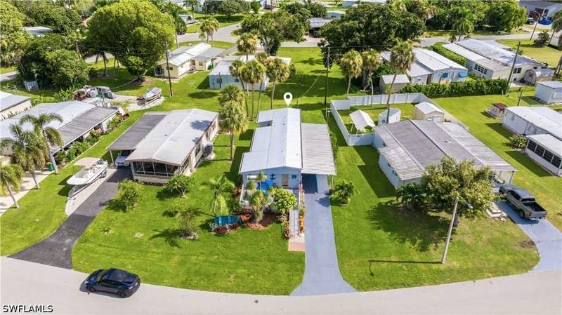2 bedroom ManufacturedHome at 20 Derhenson Dr, Henderson Creek Park, Naples — photo 3