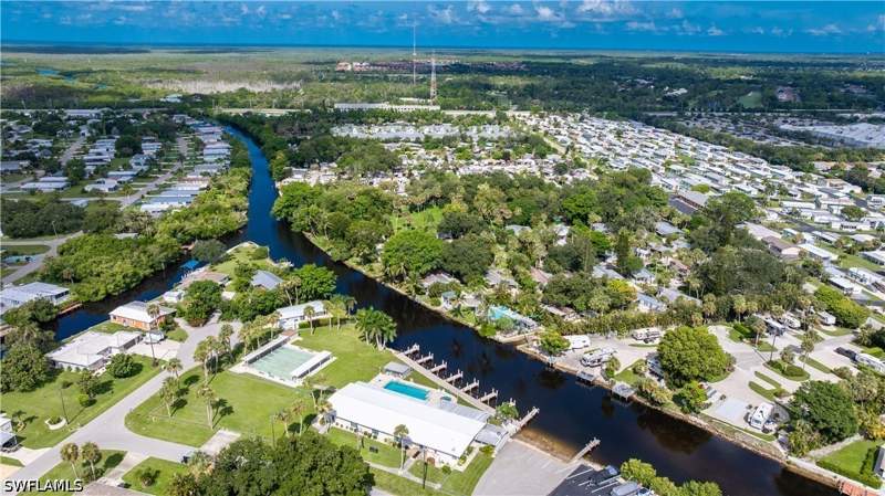 2 bedroom ManufacturedHome at 20 Derhenson Dr, Henderson Creek Park, Naples — photo 4