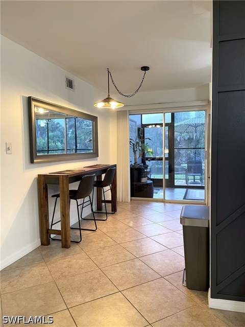 609 Palm View Dr 10, Naples FL - photo 8 of 34