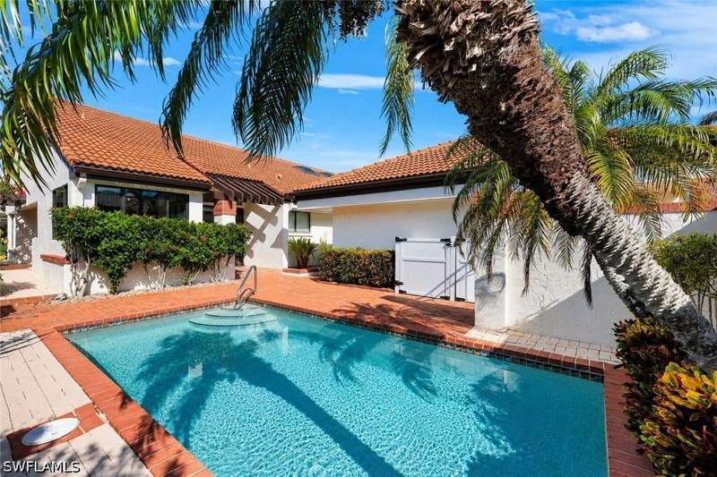 2 bedroom Attached at 529 Bay Villas Ln, Bay Villas, Naples — photo 3