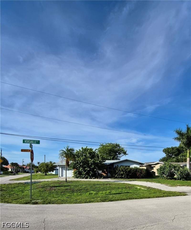 2 bedroom SingleFamilyResidence at 5201 Glade Ct NE, Yacht Club, Cape Coral — photo 5