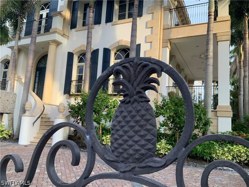 5 bedroom SingleFamilyResidence at 40 5th Ave S, Olde Naples, Naples — photo 2