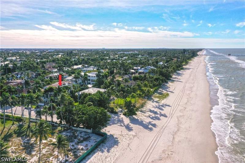 5 bedroom SingleFamilyResidence at 40 5th Ave S, Olde Naples, Naples — photo 4