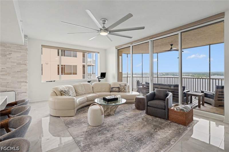 3 bedroom Condominium at 2090 W 1st St E2505, High Point Place, Fort Myers — photo 4