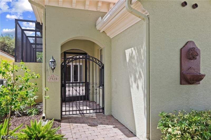 4 bedroom SingleFamilyResidence at 7520 Key Deer Ct, Casa Del Lago, Fort Myers — photo 2