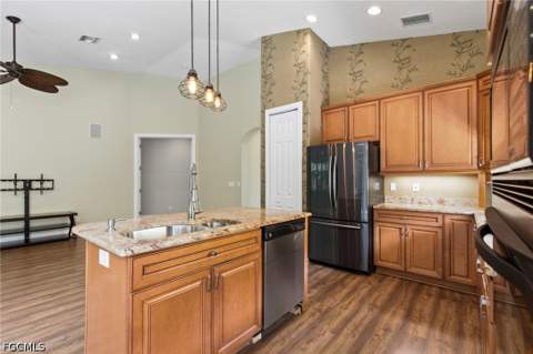 7520 Key Deer Ct, Fort Myers FL - photo 7 of 37