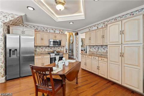3235 Avocado Dr, Fort Myers FL - photo 16 of 50