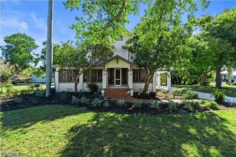 5 bedroom SingleFamilyResidence at 3235 Avocado Dr, Riverside, Fort Myers — photo 2