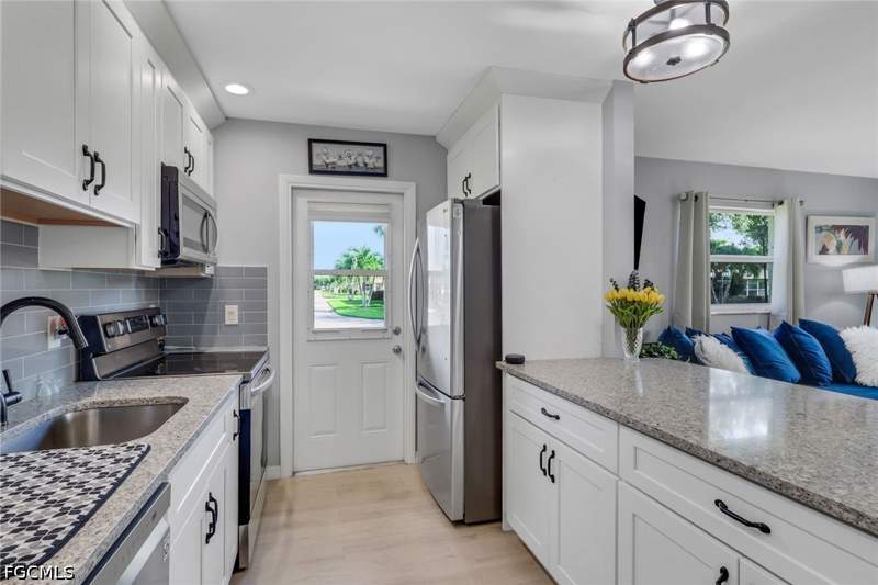 2 bedroom Attached at 46 Laconia Ct, Cypress Lake Gardens Condo, Fort Myers — photo 5
