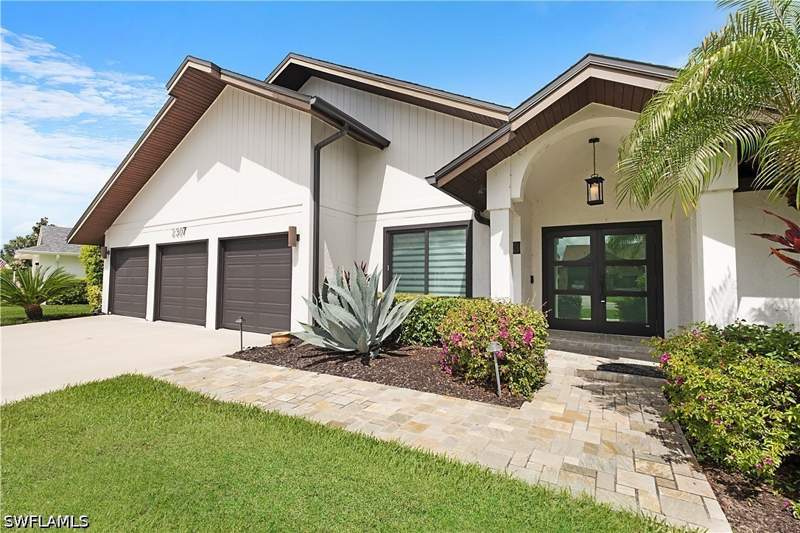 3 bedroom SingleFamilyResidence at 2307 Queens Way, Kings Lake, Naples — photo 2