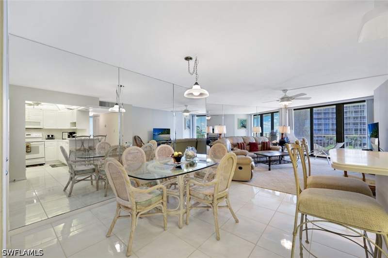 2 bedroom Condominium at 320 Seaview Ct 307, South Seas, Marco Island — photo 3